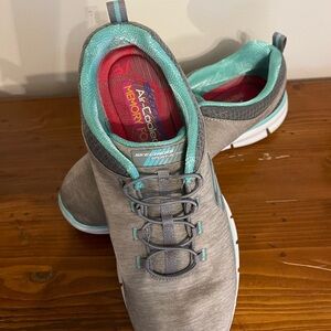 Skechers Gray and Blue Sneakers with Modern Sporty Design